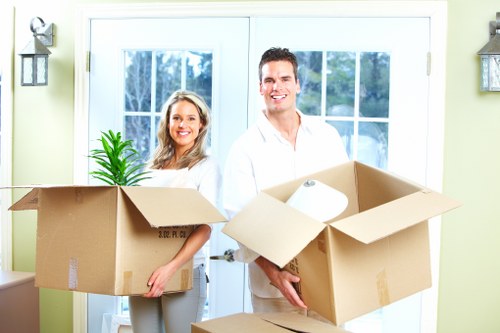 A well-organised moving day for a home removal in Sladegreen